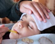 बच्चालाई ज्वरो आउँदा आमाबाबुले गर्ने गल्ति
